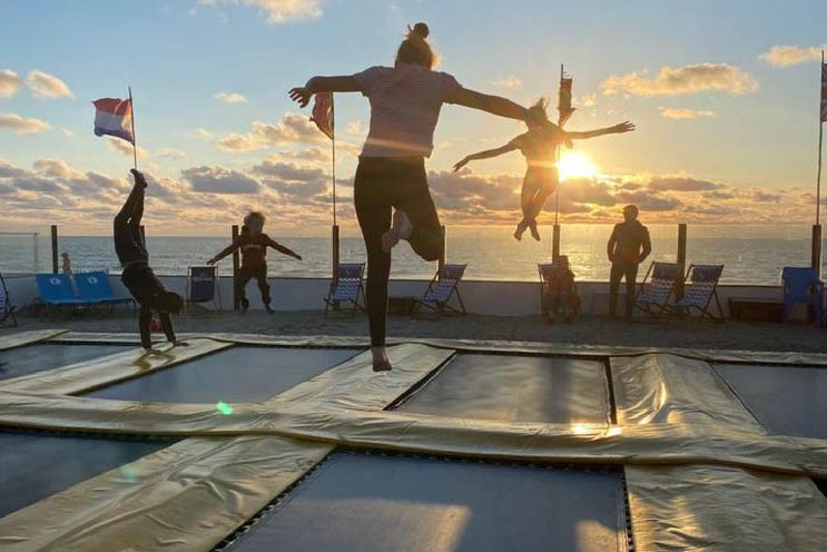 Trampoline bloemendaal aan zee