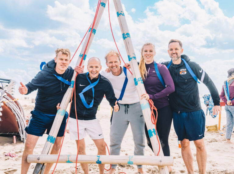 surfana bedrijfsuitjes en groepsuitjes op het strand